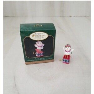 1999 Hallmark Keepsake Ornament Collectors Club Miniature Snowy Surprise